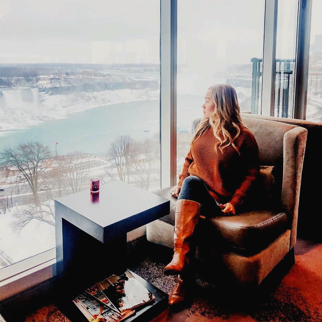 NiagaraFallsSpa's tweet photo. The serenity of the spectacular view will allow you to escape and immerse yourself into complete relaxation and tranquility ✨❤️
.
📸IGer: beingtessiebelle  👈🏼
.
#SheratonOnTheFalls #FallsviewSpa https://t.co/ZnNnUKvBZb