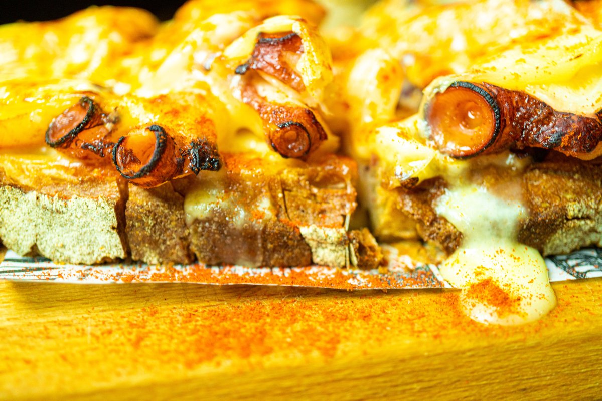 42meson's tweet photo. ¡Te esperamos en el #meson42 con la mesa puesta! 🍷🧀 
.
Pasar un rato entre amigos en tu local de siempre 🙌
.
#findesemana #42meson #RuadoFranco #Santiago https://t.co/nNg22EBrK4