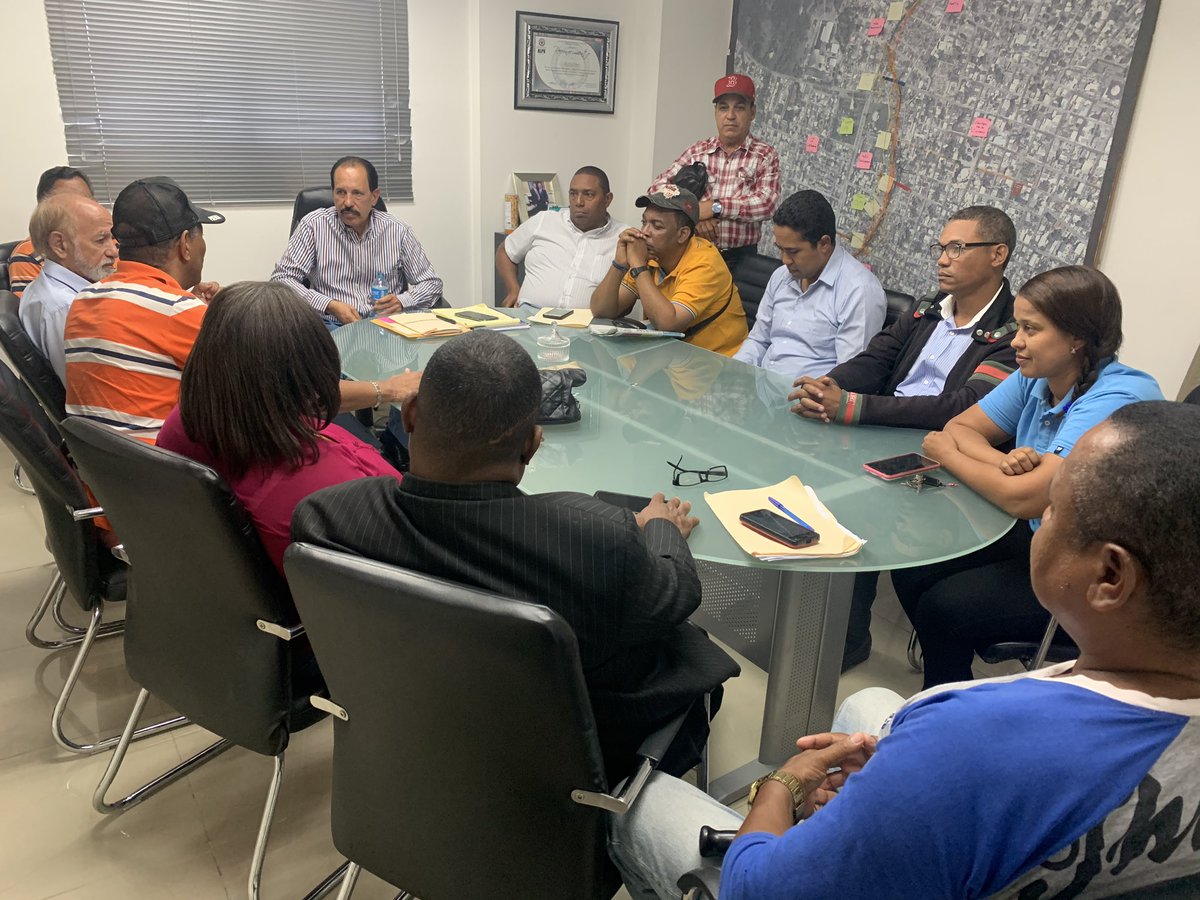 Siempre es un grato placer conversar con mis amigos de la prensa, interactuar sobre la necesidad de que la ciudad camine por otra dirección de manos de un gran trabajador como <a href="/DrMarioHidalgo/">Dr. Mario Hidalgo</a> #enlarectafinal <a href="/JoseRPeraltaF/">José Ramón Peralta F</a> @Gonzalo2020RD <a href="/DaniloMedina/">Danilo Medina</a> <a href="/EuclidesLaVega/">Euclides Sánchez</a>