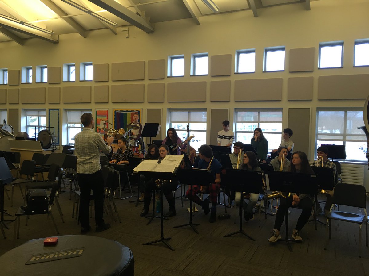 StoningtonHS's tweet photo. Sean Nelson , leader of the USCG Guardians Big Band and the New London Big Band, working with the SHS Jazz Band
Thanks to SEG Blue Mondays for funding guest artists !!! https://t.co/ivcHHnzYun