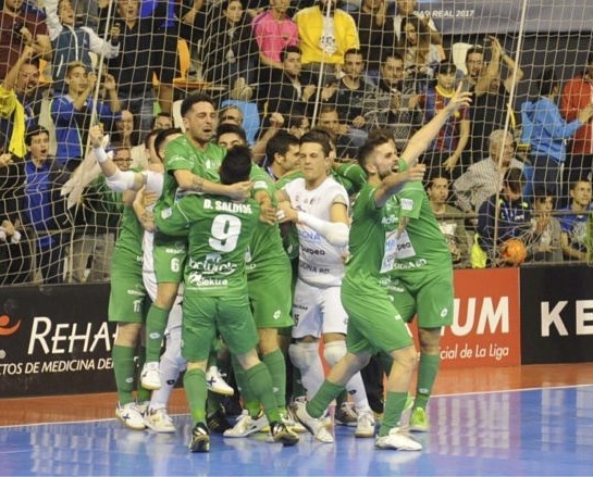 Jesulito6Futsal's tweet photo. Vaaaaamoooooooossssss @CDXOTA #aupaxota #copalnfs2017 #paseasemis https://t.co/b2Al5L9A84