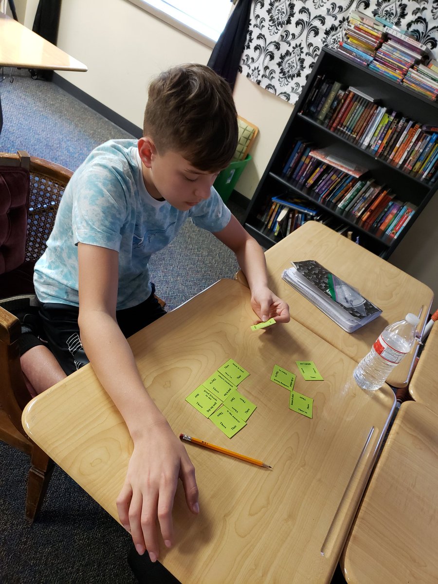 MsVillalobos95's tweet image. Flexing those brain muscles on grammar blocks! Its/It&apos;s, there/their/they&apos;re, your/you&apos;re. #prmsrocks @RyonMiddle @oldwattshername