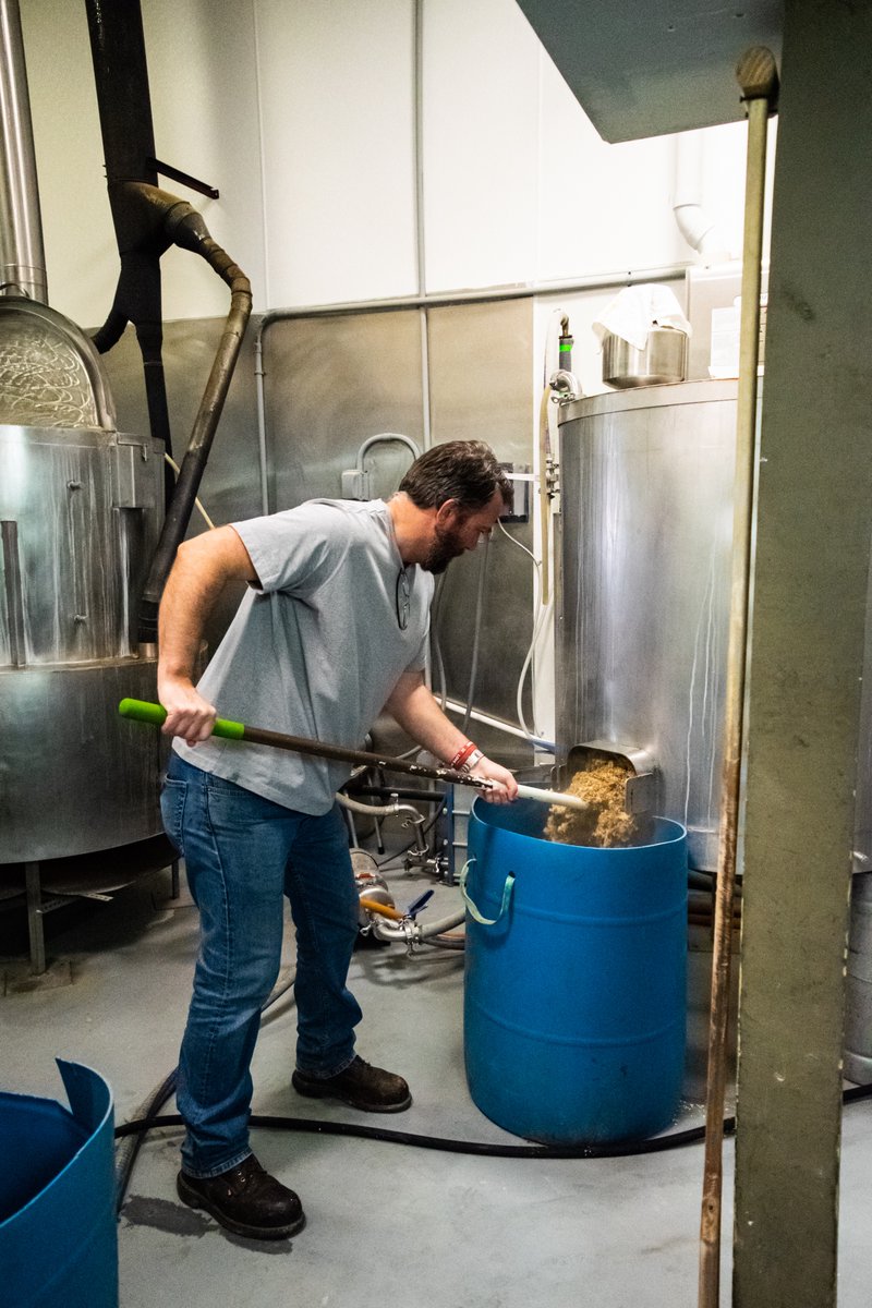 WarpedWing's tweet photo. We spent some time with our buds over at @toxicbrewco1 the other day and brewed up a special #localcollab for your drinking pleasure. 🍻🤟
It's about damn time, right?! #landingsoon
#warpedwing #staywarped #shareapintmakeafriend #toxicbrew #daytonbrewery #daytoncraftbeer #dyt https://t.co/FEbSB8HSPz
