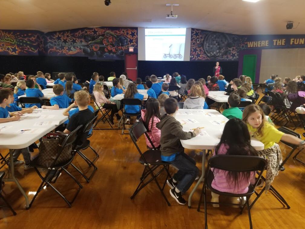 Vaughan2ndGrade's tweet photo. STEM field trip fun at Sparkles! #soaron https://t.co/RpYQ5F7qvq