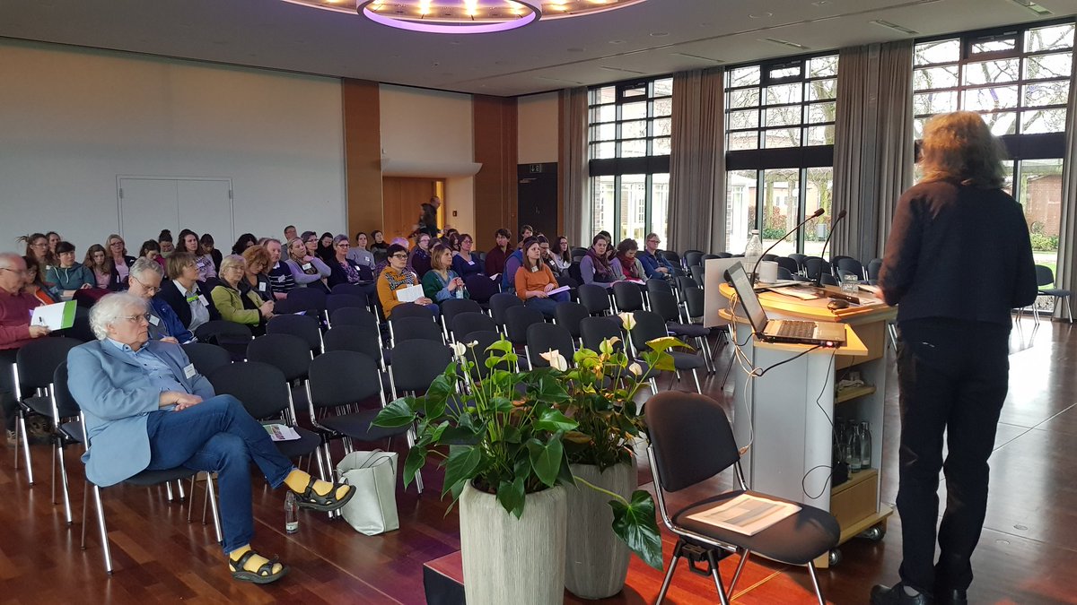 baglob_ev's tweet photo. Ideen auf dem Prüfstand. Kann der Lernort Bauernhof eine Einkommensalternative sein? Maria Caesar von der Landwirtschaftskammer Rheinland-Pfalz eröffnet das Vorprogramm der Tagung.
#lernortbauernhof #bildung #business #entrepreneur #agrarentrepreneur #agrar #startup  #gründer https://t.co/Ip4Oqoowev