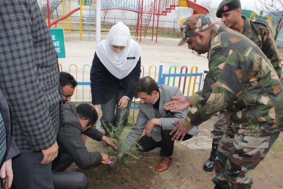 bhushan_gyan's tweet photo. #IndianArmy
Army Goodwill school #Hanzik along with forest department is working towards Conservation of forests of #Kashmir - to raise awareness on afforestation by planting trees - #IndianArmy always for the Motherland and the people https://t.co/BU3ZL3hZ2K