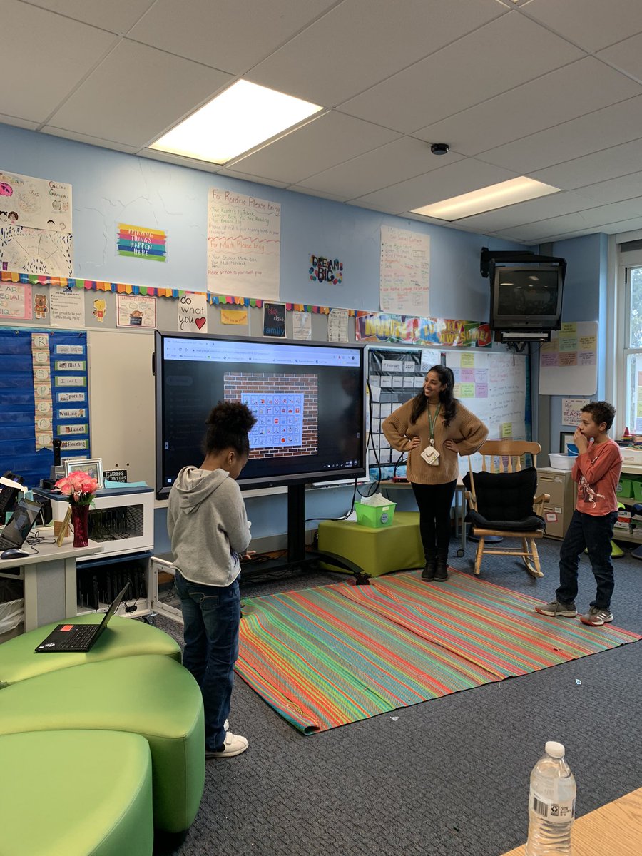 MrsBeachnauSLP's tweet photo. Loved teaching our 4th grade Huskies about the usage and purpose of our Core Board—located on the Roosevelt playground! @WBSDHuskies #slp #onlywb https://t.co/mtEUxaw2et