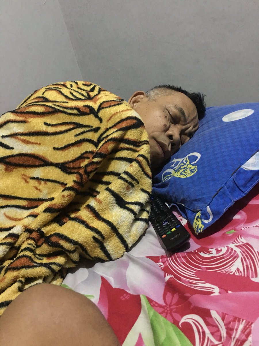 supremeweebs's tweet photo. Yoga pulang temenin bapa tidur , bapa gabisa tidur. Ya yoga pulang https://t.co/EGFWAAGc3u