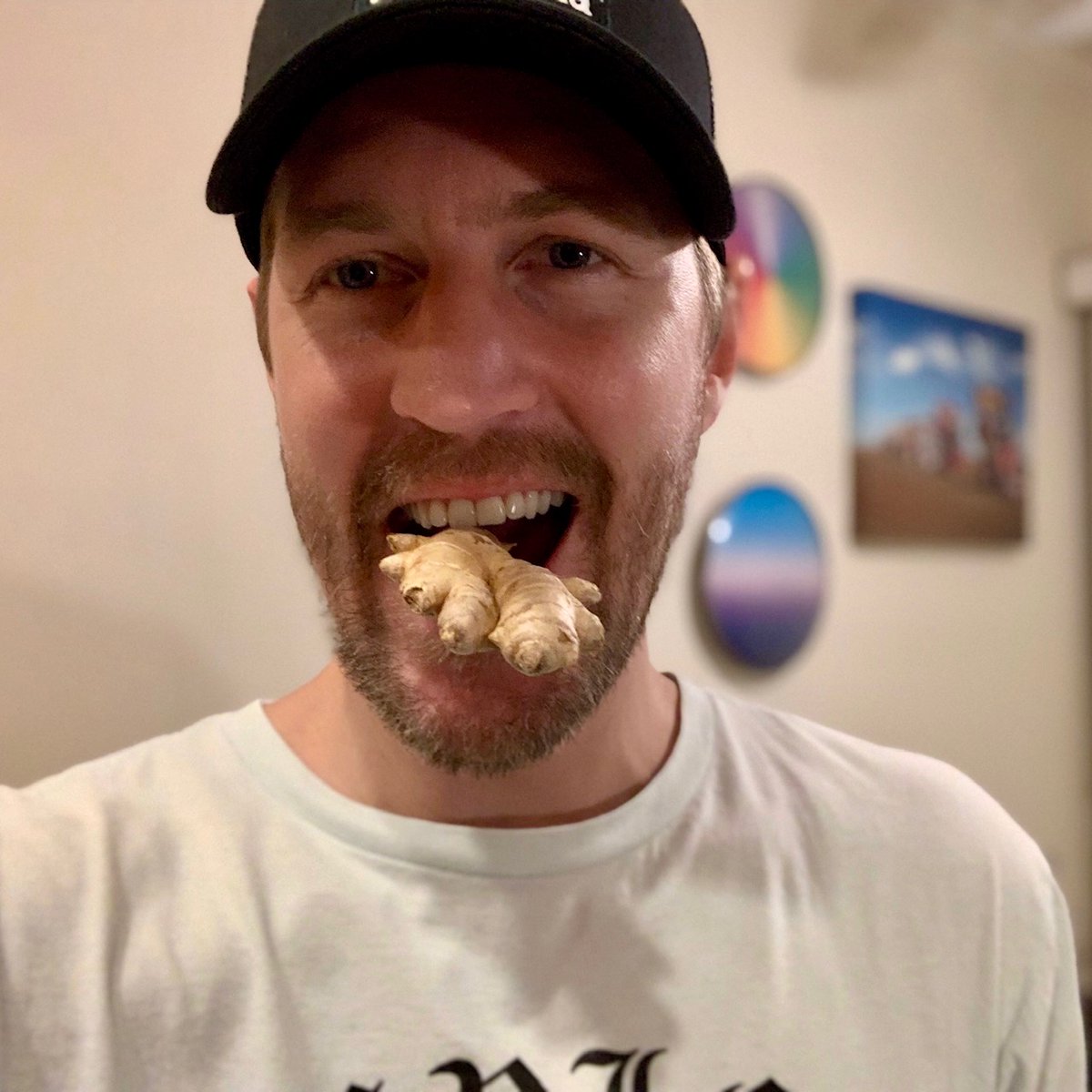 PinchMagic's tweet image. Intentionally Ginger: Not only does #ginger help give Pinch Magic Fiber its light, #healthy taste, but many also use it for powerful anti-inflammatory &amp;amp; antioxidant effects and to settle nausea, making your #gut feel better. #Ingredient #Benefits healthline.com/nutrition/11-p…