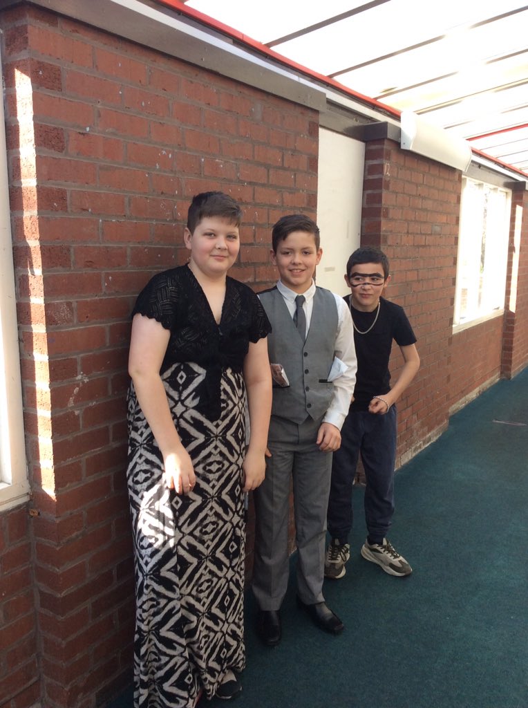 TH_Year6's tweet photo. More world book day dressing up! #THLearn6 https://t.co/jldkffdUrQ