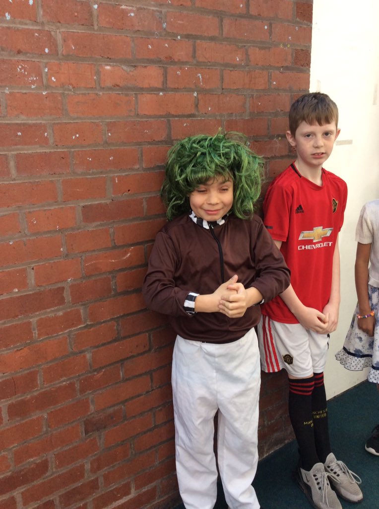 TH_Year6's tweet photo. More world book day dressing up! #THLearn6 https://t.co/jldkffdUrQ