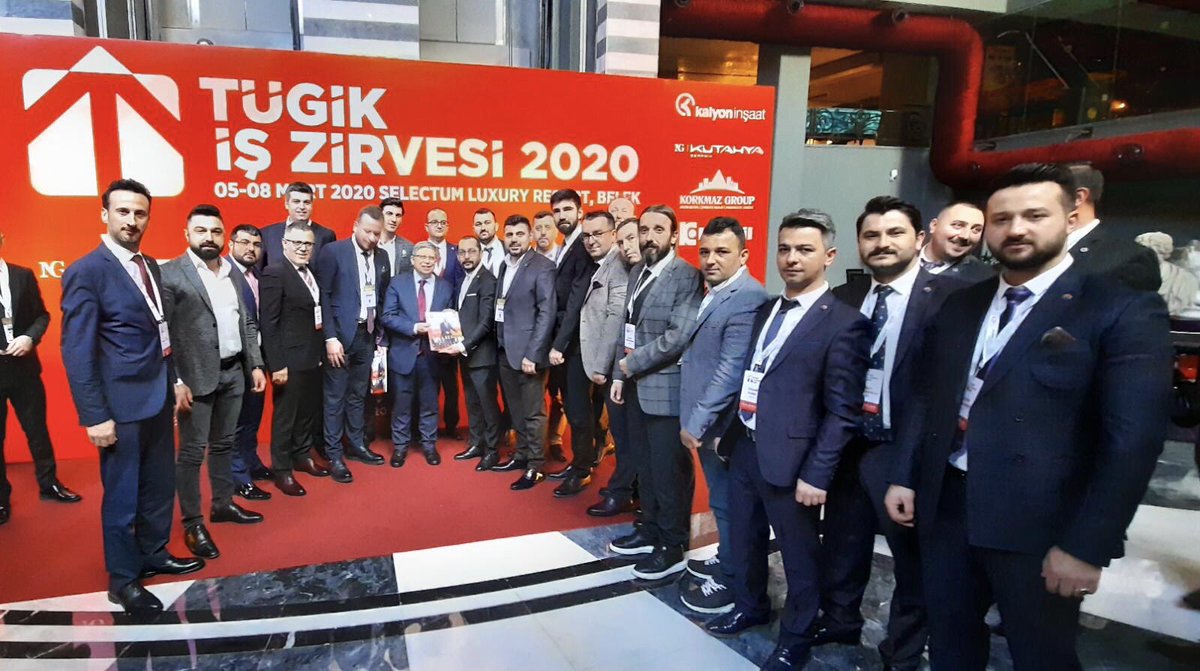 Cumhurbaskani Basdanismani Sayin Ilnur CEVIK Beye Baframızı anlattık ve kendilerine BAFRA GİAD’ın hazırlamış olduğu dergimizi takdim ettik.