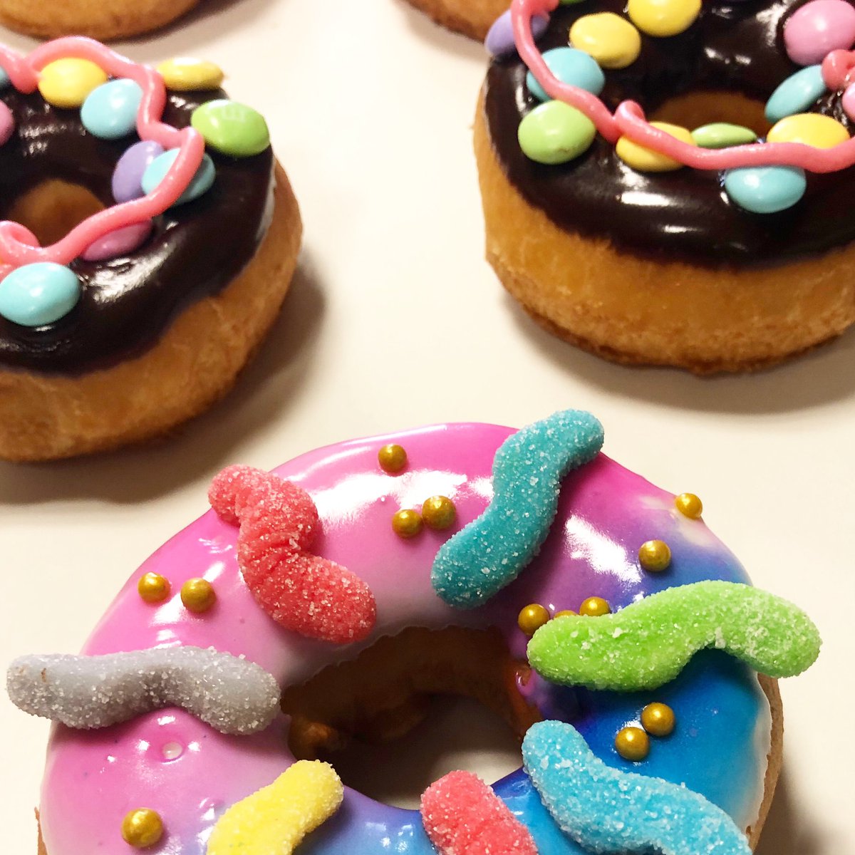 Feeling those springtime feels!! ☺️🍩🐥🌷 #3dough5 #miamidonuts