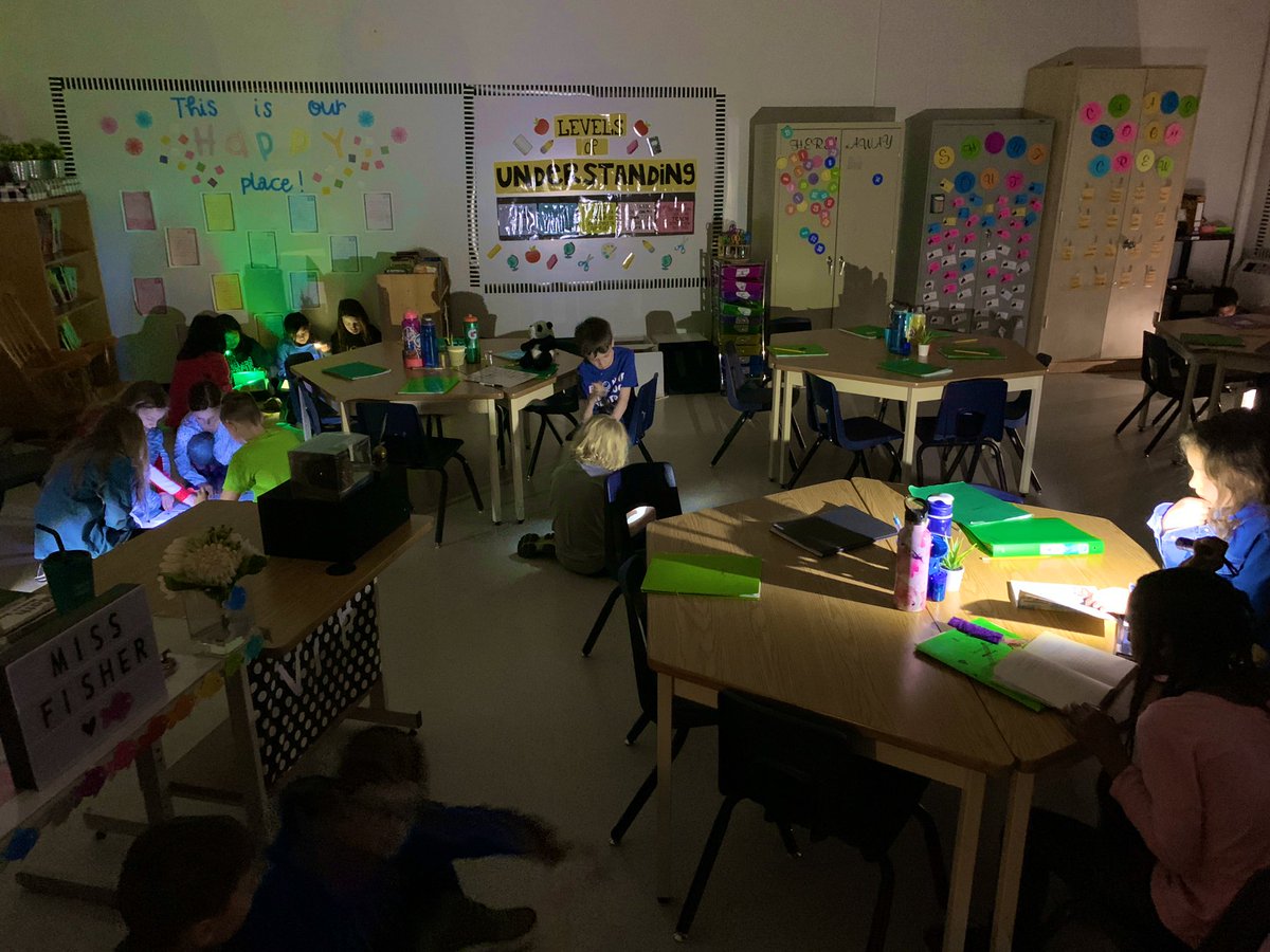 MsAlinaFisher's tweet photo. Experiment Friday! Learning about the path of light by reading in the dark with flashlights! #STEMeducation #cssd #iteachfour #science #yycteacher @SVDP_CCSD https://t.co/4Pb097JDab