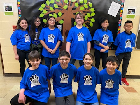 MClaussen_D87's tweet photo. NL Yearbook staff sporting their new shirts #berkeleyD87 #northlakeD87 https://t.co/AIRQQHJuQE