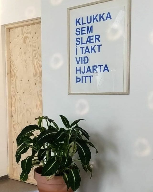 Instagram: ift.tt/3cwguKR | Við erum þakklát fyrir frábæra samstarfsaðila og stolt af okkar tilnefningum til vefverðlaunanna ⭐ 
Til hamingju Íslandsbanki, Orkusalan og Krabbameinsfélagið 💞
.
.
.
#hugsmidjan #digitalagency  #icelandicwebawards #thankful  #officedetails