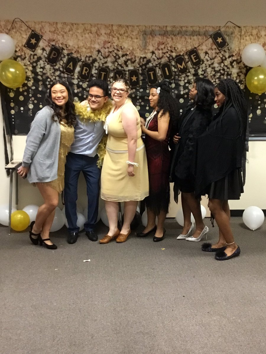 ATaylorHS's tweet image. Students in advanced academic classes celebrate with their Gatsby Gala. #AdvancedAcademics #aliefleads