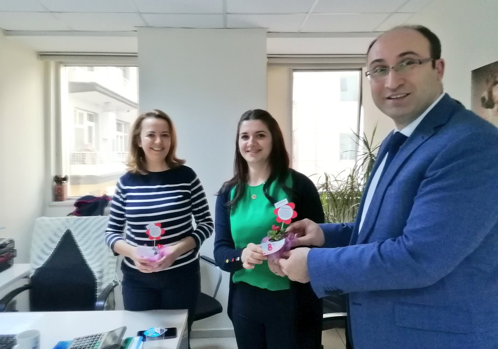 kopidaresi's tweet photo. "Özel çocuklardan, özel çiçekler"🌺

Başkanlığımızca #KOPSOGEP kapsamında desteklenen proje ile @meram_ozel okulumuzda kurulan tarım serasında "özel" öğrencilerimizce üretilen “Özel Çiçekler“ Dünya Kadınlar Gününde Başkanımız @ihsanbostanci tarafından personelimize hediye edildi. https://t.co/P3OuJw4H6m