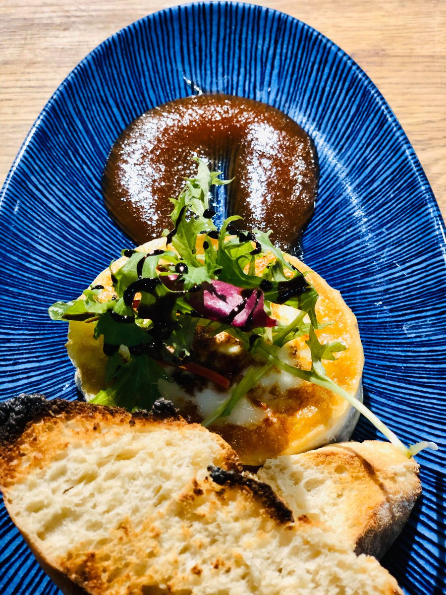 This weekend's specials 😍

Scallops and prawns al ajillo with pea purée 🦐

Pan seared goats cheese with tomato marmalade an Pedro Ximenez reduction 🍅

Which will you choose?

Book your table now ➡️ buff.ly/2NVL3Po