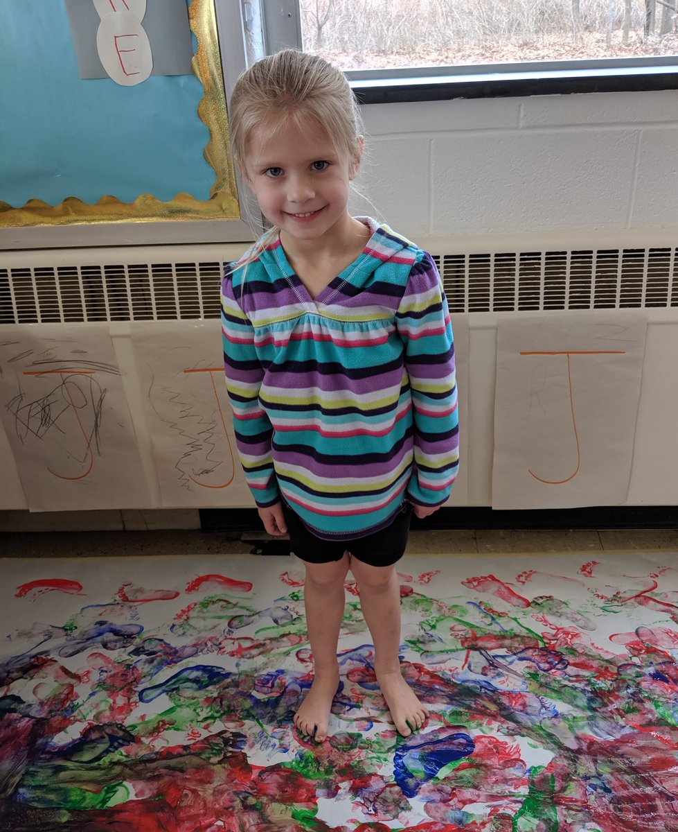 mrssheikhsclass's tweet photo. We read The Foot Book and painted with our feet! Happy belated birthday Dr. Seuss! 👣 https://t.co/PXmloC66ku
