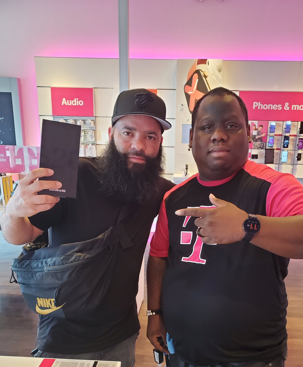 First #SamsungGalaxyS20 to go out. Happy customer took the day off to play with his #5G device #SamsungPro #Samsung #LaunchDay #SamungElite <a href="/SamsungMobile/">Samsung Mobile</a> <a href="/SamsungMobileUS/">Samsung Mobile US</a> <a href="/TMobile/">T-Mobile</a> <a href="/FSMRENZOZ/">FSMRENZOZ</a> <a href="/rdmgperez/">Gil Perez</a>