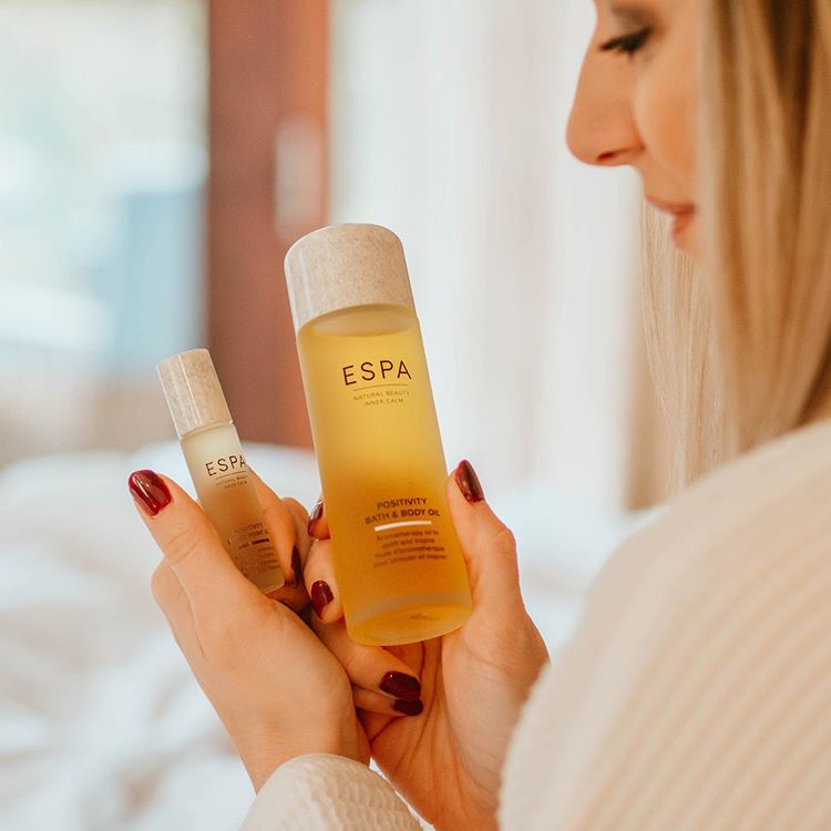 ESPAskincare's tweet photo. The perfect duo to start your day on a positive note😊 A gentle layer of Positivity Bath and Body Oil on your skin will keep your spirits high, topped up with Positivity Pulse Point Oil throughout the day to encourage optimism💛 
#PositivelyESPA #ESPASkincare
@ladywritesblog https://t.co/lOSPKCimzv