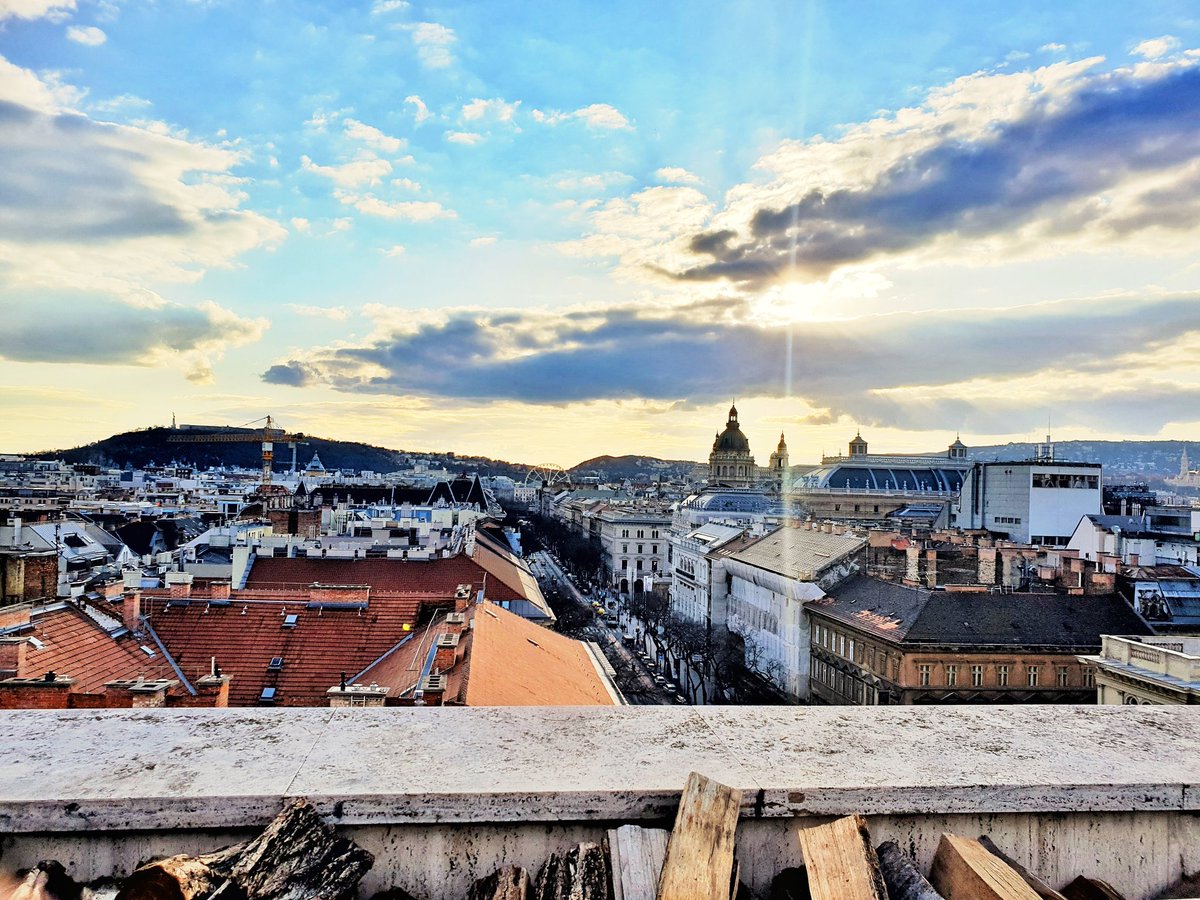 autofocus_photo's tweet photo. Before and After. Budapest version https://t.co/qcP4sGL3wJ