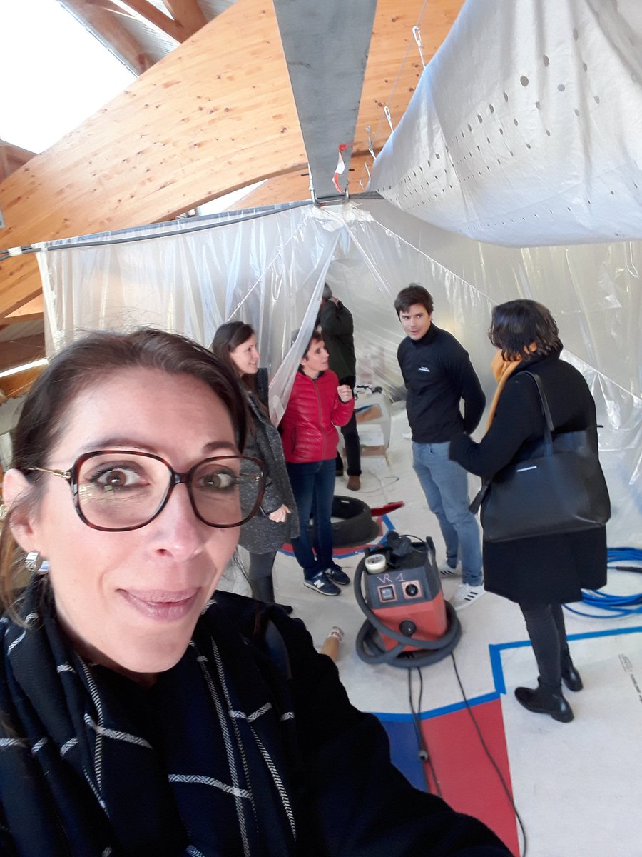 RozennDlb's tweet photo. Le plaisir de retrouver la team #HackathonArkea et monter à bord d'Arkea Paprec avec les explications du skipper! Merci @SebastienSimon_ pour ta disponibilité! @annecoat @karinebDD29 Christelle Useo @ChloeAlencon @BleuseMickael @WeAreArkea https://t.co/ekCZ97kv4U