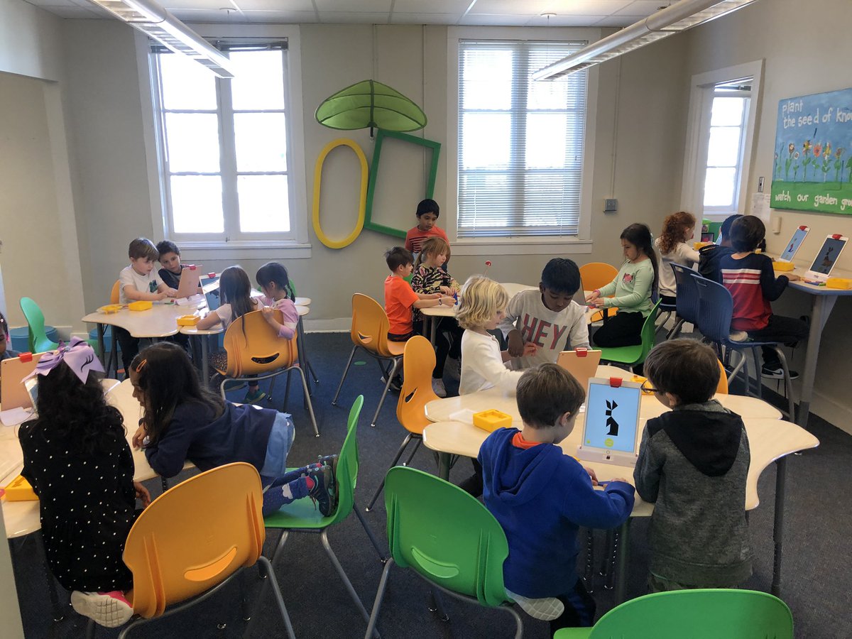 At the @APS_SPARK MakerSpace using @PlayOsmo to practice our shape knowledge! Thanks @SPARKpto and @kmsteach31 for providing us with such awesome resources! #beSPARK @TerryHarness @drjtoney