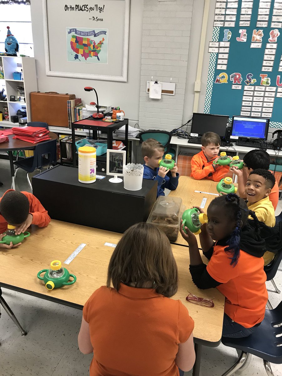 MahanJamie's tweet photo. Science Spectacular at Dunbar Primary is ALWAYS SPECTACULAR!!! A BIG thank you to all of our community volunteers that came to share their occupations and love of science with our students!!! #multiagerocks #lufkinlearns https://t.co/M05iWI7jY7