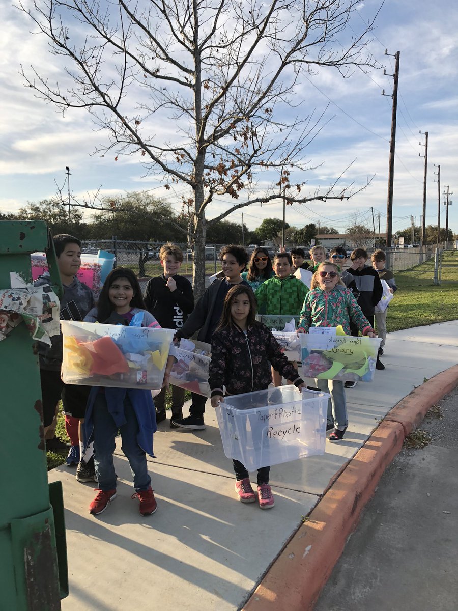 bobbye_2020's tweet photo. Happy Spring Break Eve! We celebrate by recycling♻️♻️♻️ @NISDLockeHill @recycle_now @recyclesday #LHTwitterchallenge https://t.co/WOz9oylrRi