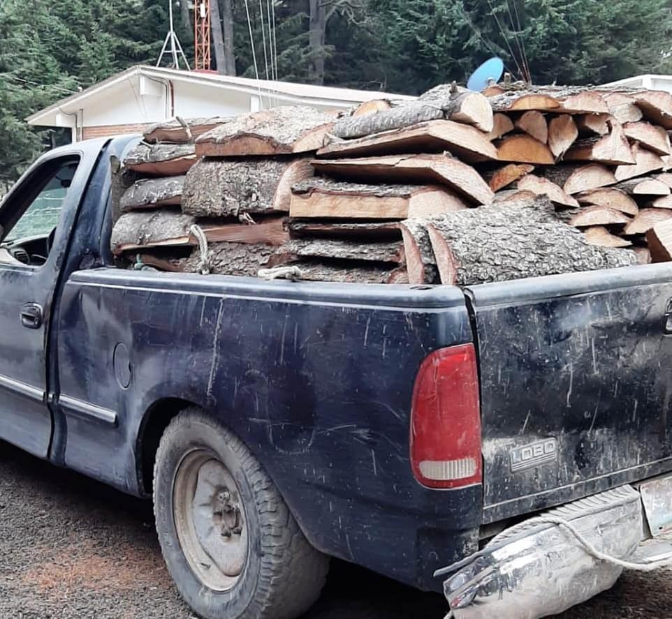 PoliciaSsc's tweet photo. La Policía de Montaña de la #SSCTLX al encontrarse en recorrido de seguridad y vigilancia en la carretera perimetral La Malinche, aseguró la tarde de este jueves una camioneta con material forestable, la cual se puso a resguardo de #PROFEPA
#PorUnTlaxcalaSeguro
#CrecerJuntos2020 https://t.co/rmSPtOdn0e