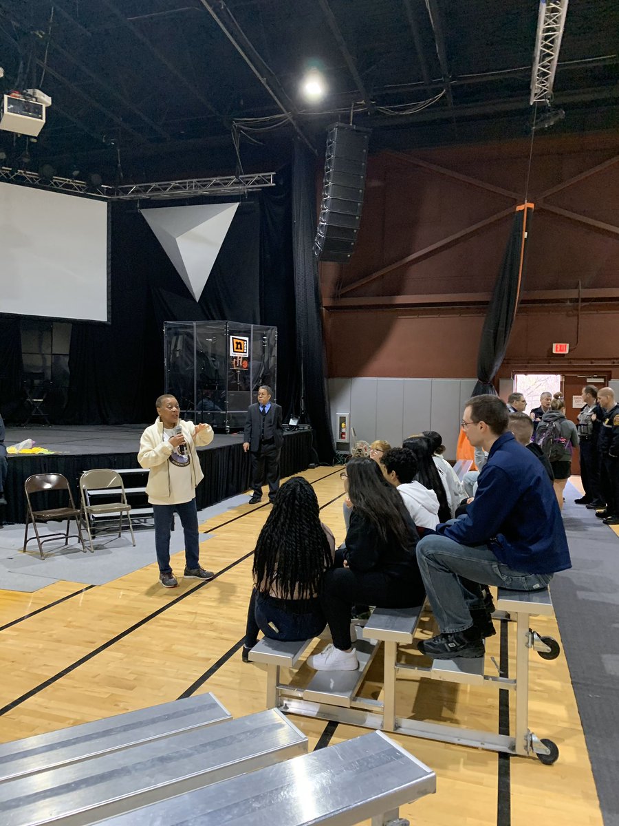 fairfaxcot's tweet photo. Thank you @FairfaxCountyPD @InovaHealth @VSPPIO @fairfaxsheriff @StateFarm @fcpsnews @ReadyFairfax @fox5dc, and others for partnering with us for the ”Eyes Up Phones Down” this week. It was a great event strengthening our community and raising awareness for our teen drivers! https://t.co/rYUpVx0jEy