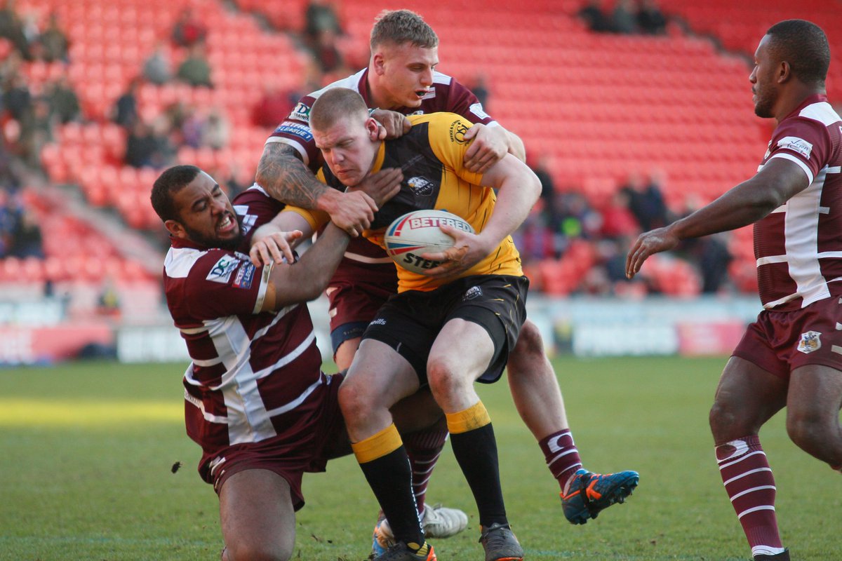 SheffieldEagles's tweet photo. 💬 Tubbs: "@_LewisTaylor has certainly developed from a League 1 player to the Championship. The same goes for @BroadbentBlake, Paddy Burns, @DixonRory97 - they’re all finding their way." 

➡️ Read here: https://t.co/U8lhCfchja

🦅 #EaglesNewDawn 
📸: @adcp_official https://t.co/FiJBbTSoUJ