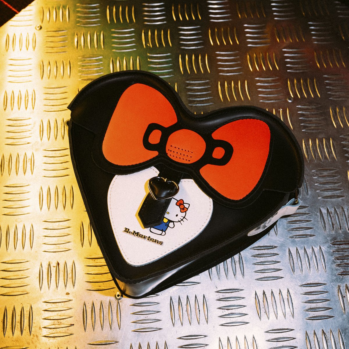 DR. MARTENS x @hellokitty 