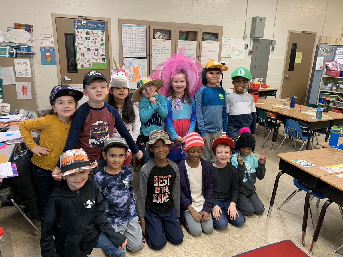 RHLeeESGrade1's tweet photo. Check out these fun hats! @RHLeeESReading @AACountySchools @RHLeeESAACPS https://t.co/YlCrxi4YNx