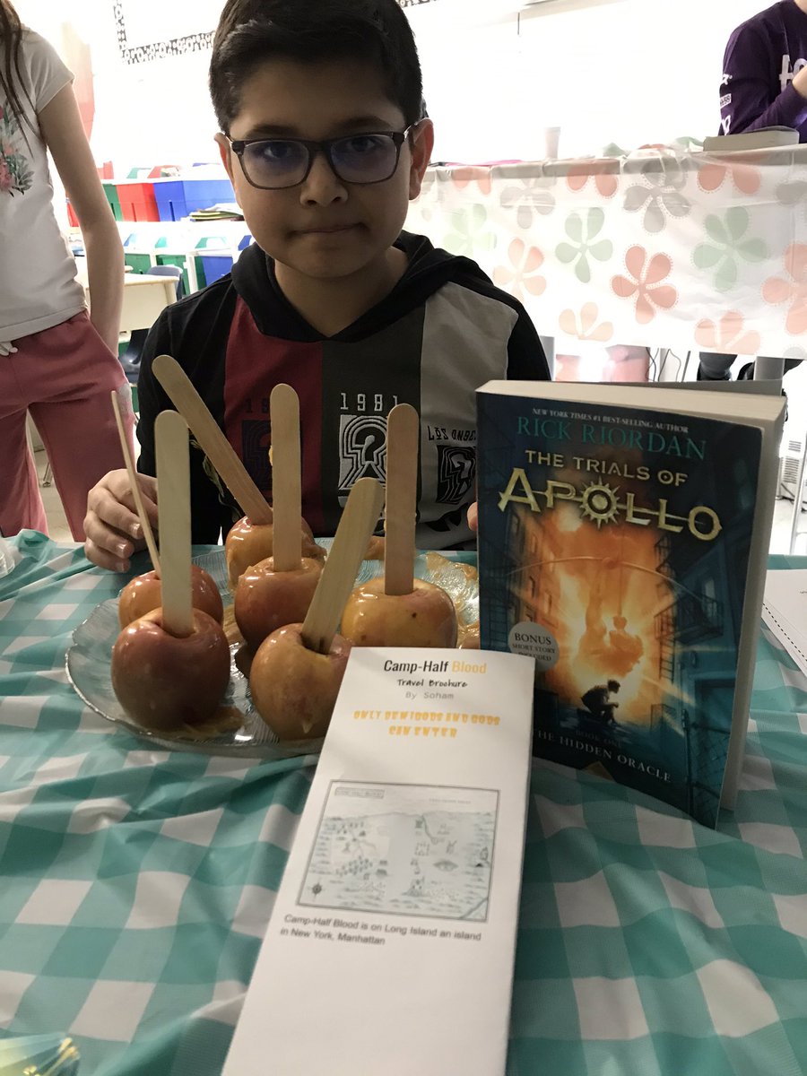 CrystalGuillet1's tweet photo. Grade 7 Literary Cafe. A day of sharing and talking about the books we’ve read. We all chose a different way to display the contents of our books. ☺️ #arps2019 https://t.co/Ye78II8UPS