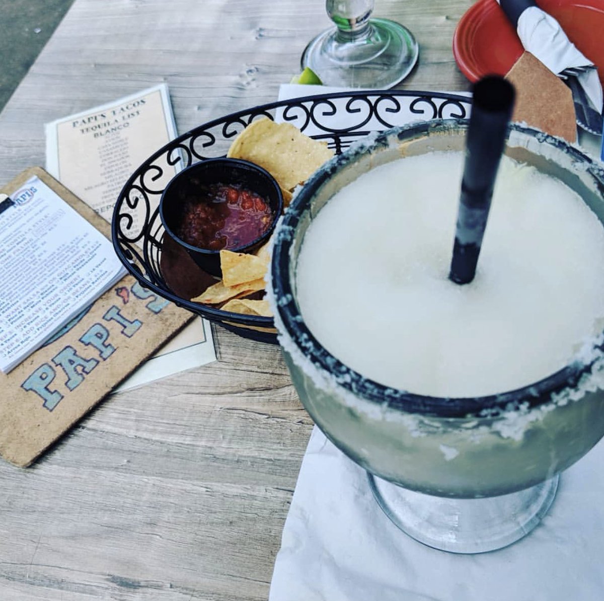 Start your Friday off with a massive 20oz Margarita for ONLY $10! Stick around for Papi-Hour at 4pm!
papistacosfells.com

#PapisTacos #Tacos #Hampden 
#FellsPoint #Margaritas #Sangria #Cerveza 
 #MyBmore #TheBmoreCreatives #Bmoredaily