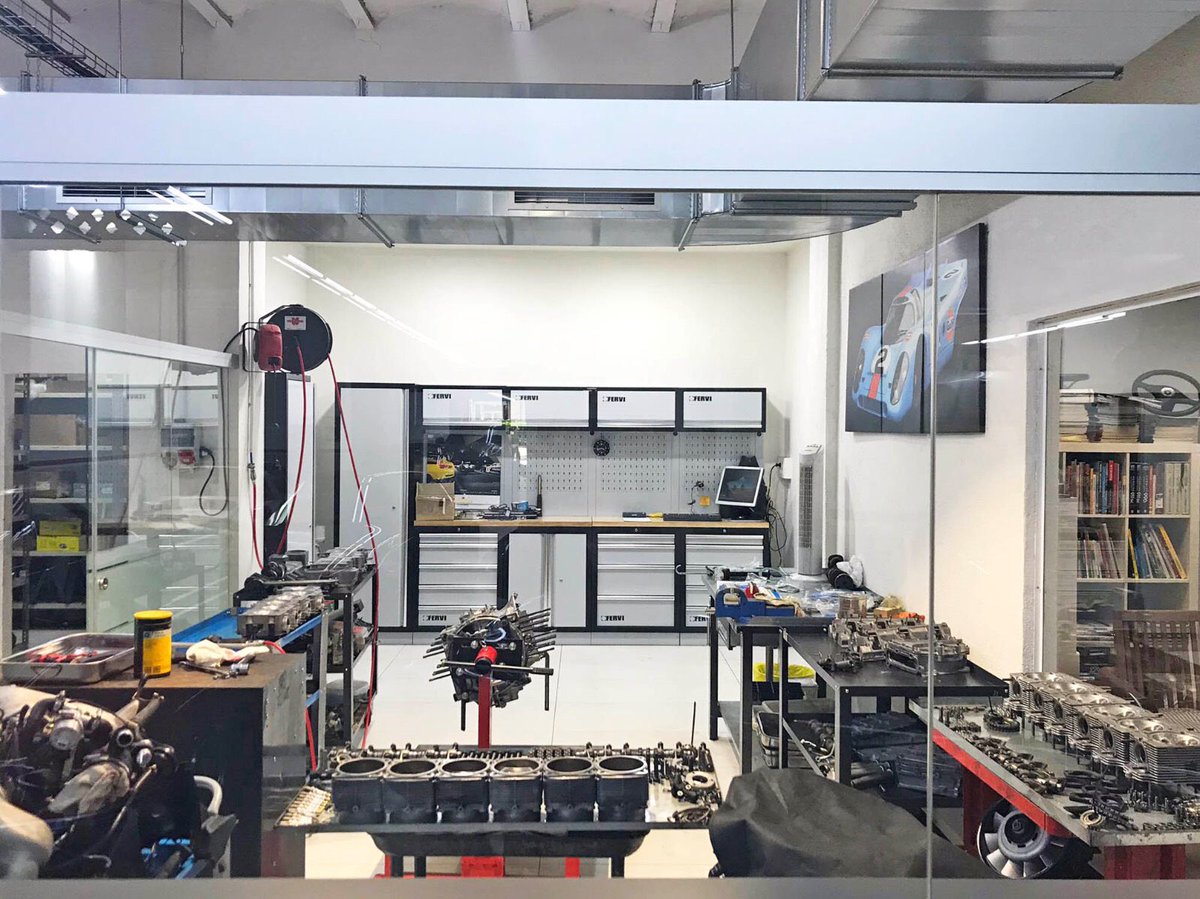 If you like engines, this is your paradise 🤩 Happy Weekend!

#ValentinMotors #EngineRoom #engine #Porsche