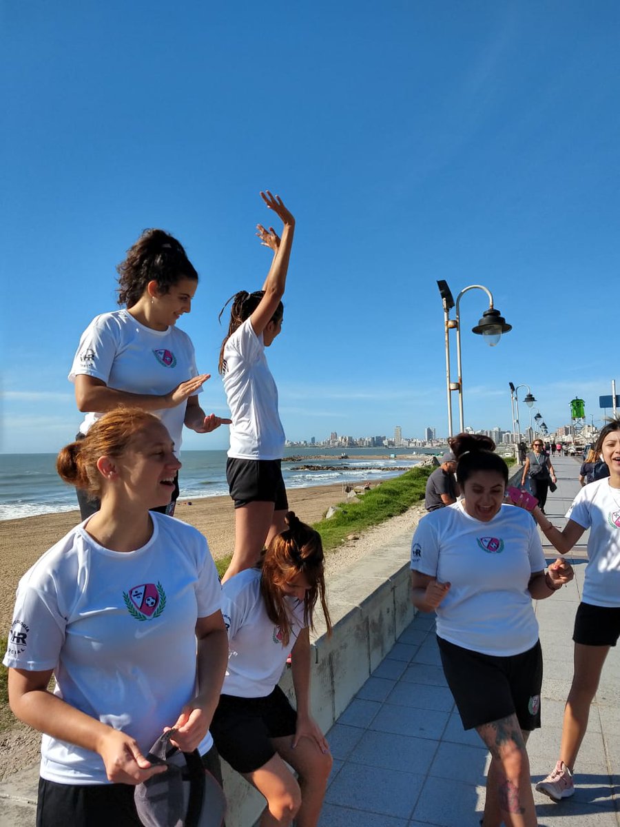 eff_fc's tweet image. 😁Hoy es viernes y las chicas lo saben!
.
.
.
💣💥 que esperas para sumarte a nuestro equipo !!💥💣
.
.
.
⏰Martes y viernes de 20 a 21 hs 
.
.
.
📌 Av.Boedo 1174 APANOVI cancha 1