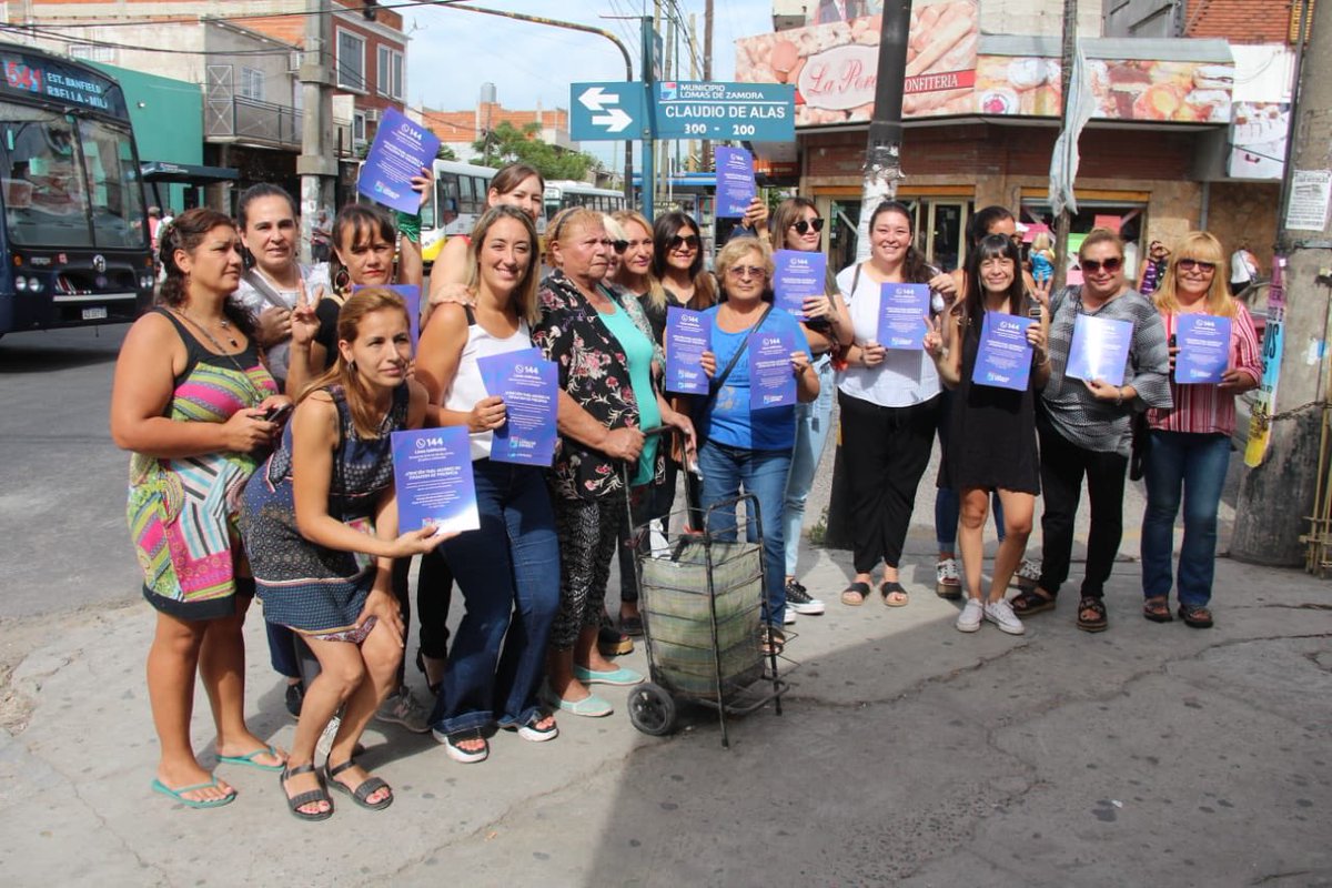 MunicipioLdeZ's tweet photo. En el marco del #MesDeLaMujer, fueron colocados stickers informativos en centros comerciales del Municipio. https://t.co/vIiatSHyck