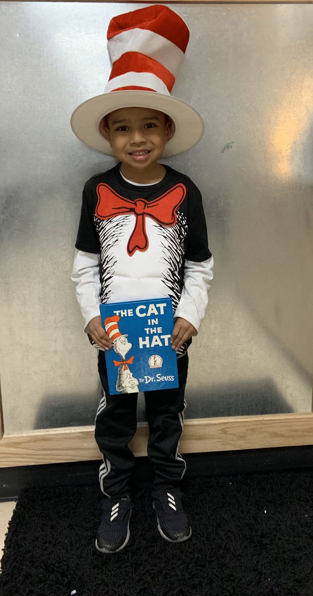 MrsAllsupK's tweet photo. Cat in the Hat! #WeShineBright #WeAreLakota #ReadAcrossAmericaWeek2020 https://t.co/uERnCAIoZu