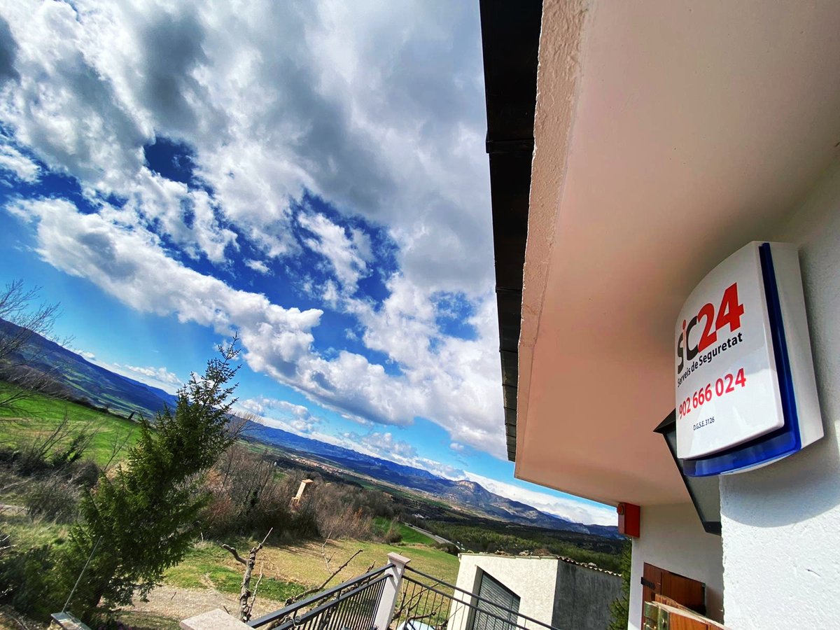 ¡Desde SIC24 os deseamos un feliz fin de semana!

Des de SIC24 us desitgem un feliç cap de setmana!

#SIC24 #alarmas #cctv #PCI #CRA #videovigilancia #extintores #acuda #custodia #365d #24h #lleida