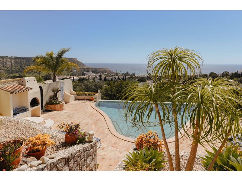 AffinityVillas's tweet photo. Uninterrupted sea views and an infinity pool!
Newly available for 2020, this exclusive south facing 4 bedroom villa in #Luz on the #Algarve, #Portugal, is a ten minute walk from the beach, bars, restaurants and supermarket.
https://t.co/uO9gDYuUSJ https://t.co/jyHH7f64Kl
