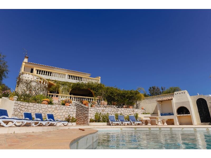 AffinityVillas's tweet photo. Uninterrupted sea views and an infinity pool!
Newly available for 2020, this exclusive south facing 4 bedroom villa in #Luz on the #Algarve, #Portugal, is a ten minute walk from the beach, bars, restaurants and supermarket.
https://t.co/uO9gDYuUSJ https://t.co/jyHH7f64Kl