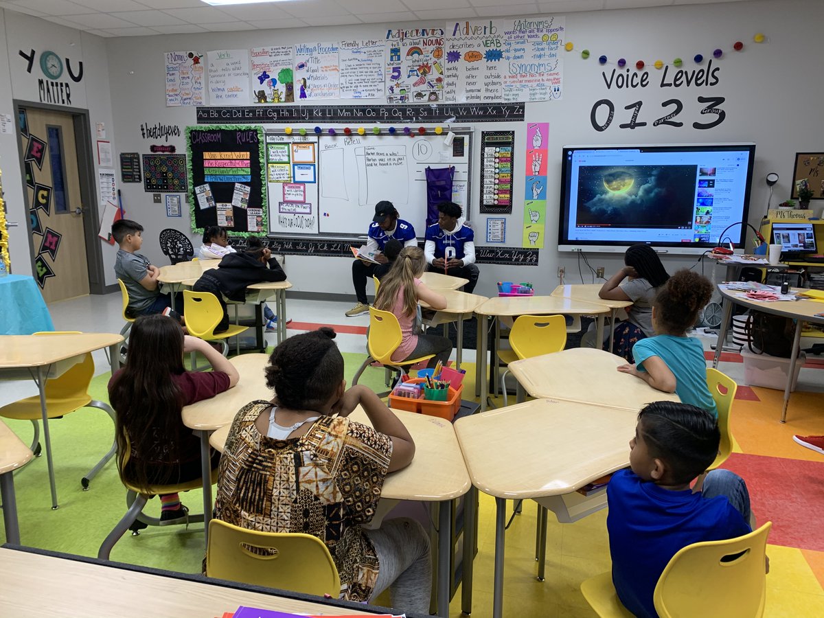 BlinnAthletics's tweet photo. The Blinn College football team had a great time visiting with and reading Dr. Seuss to the students at Somerville Elementary this week! 📚We loved meeting all of our new fans – check out the blue hair! 👍 #GoBlinnBucs @BLINNFBRECRUIT @somervilleisd https://t.co/SVGdVpabTp