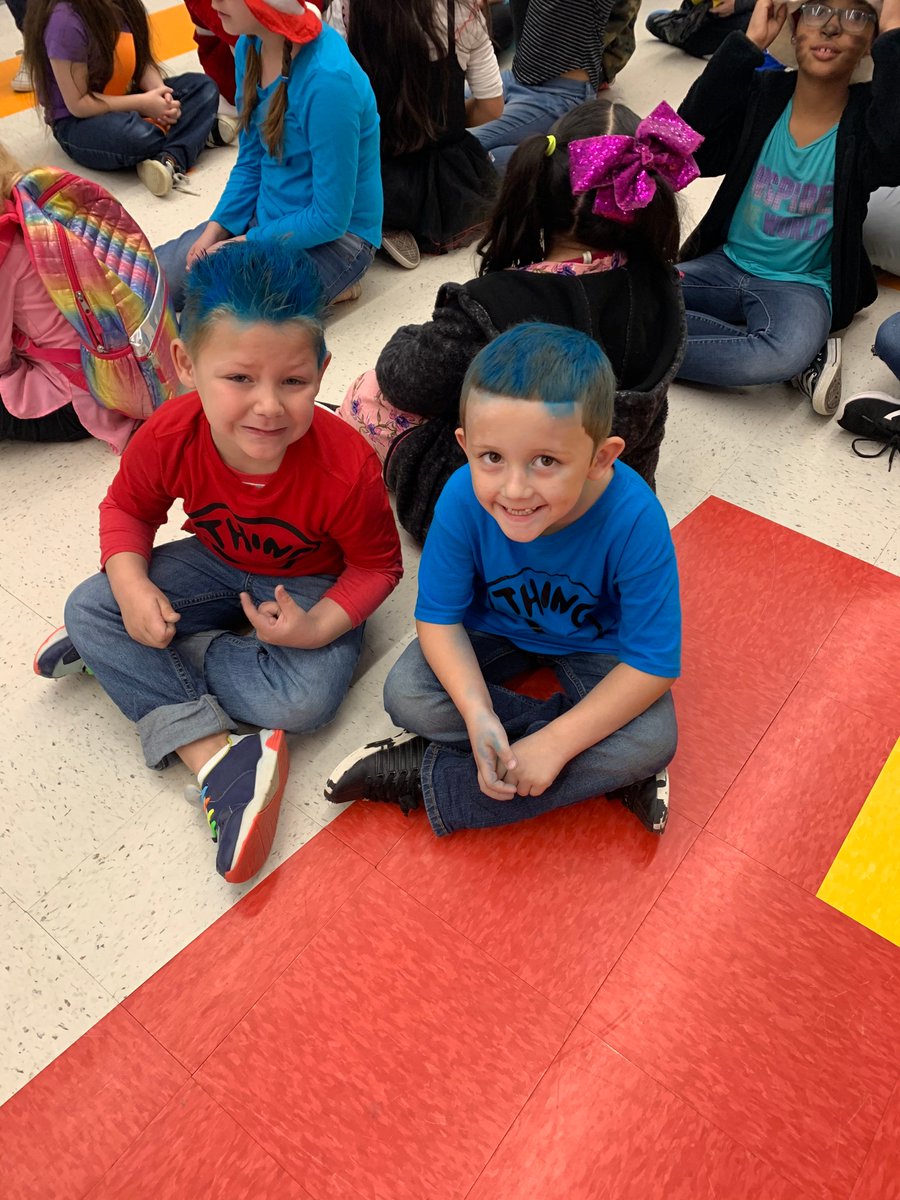 The Blinn College football team had a great time visiting with and reading Dr. Seuss to the students at Somerville Elementary this week! 📚We loved meeting all of our new fans – check out the blue hair! 👍 #GoBlinnBucs <a href="/BLINNFBRECRUIT/">BLINN FB RECRUITING</a> <a href="/somervilleisd/">Somerville Yeguas</a>