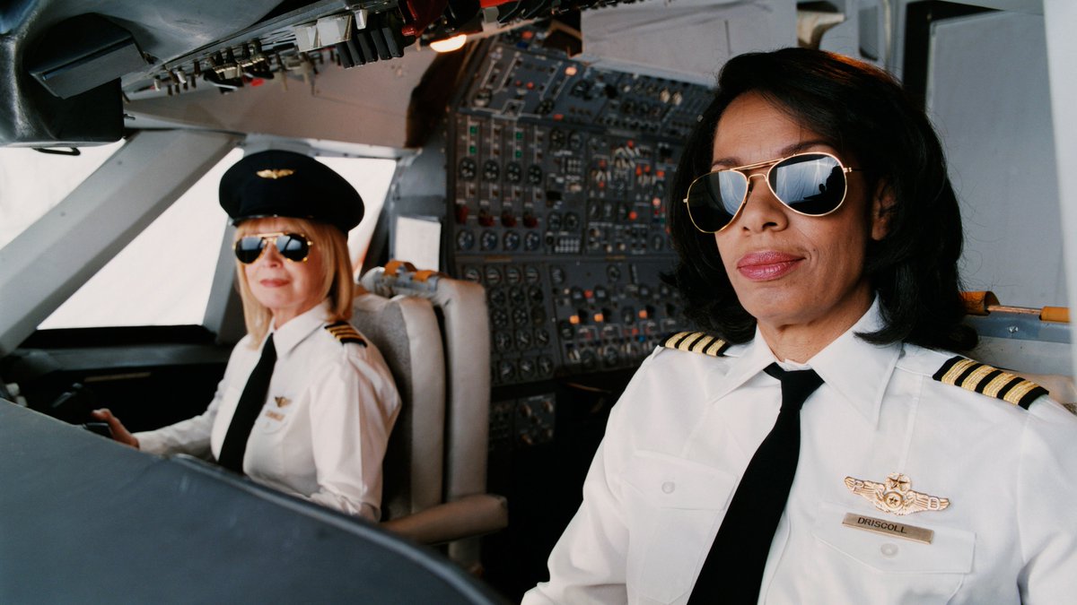 ResInnHartford's tweet photo. Visit the @NEAMuseum on Saturday March 7th to celebrate Women in Flight! Enjoy lectures, STEM activities and historic aircraft. #visithartford #IWD2020

https://t.co/yz1exOUKW1 https://t.co/FmqkMH3oLv