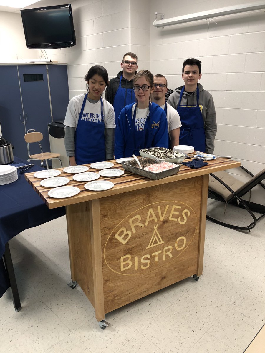 Braves Bistro at it again! Great job guys. #BeBRAVE @RGOHSPrincipal <a href="/ap_tfedak/">Tori Fedak</a> @OHSAPDavis <a href="/KellyGallmeyer/">Kelly Gallmeyer</a>