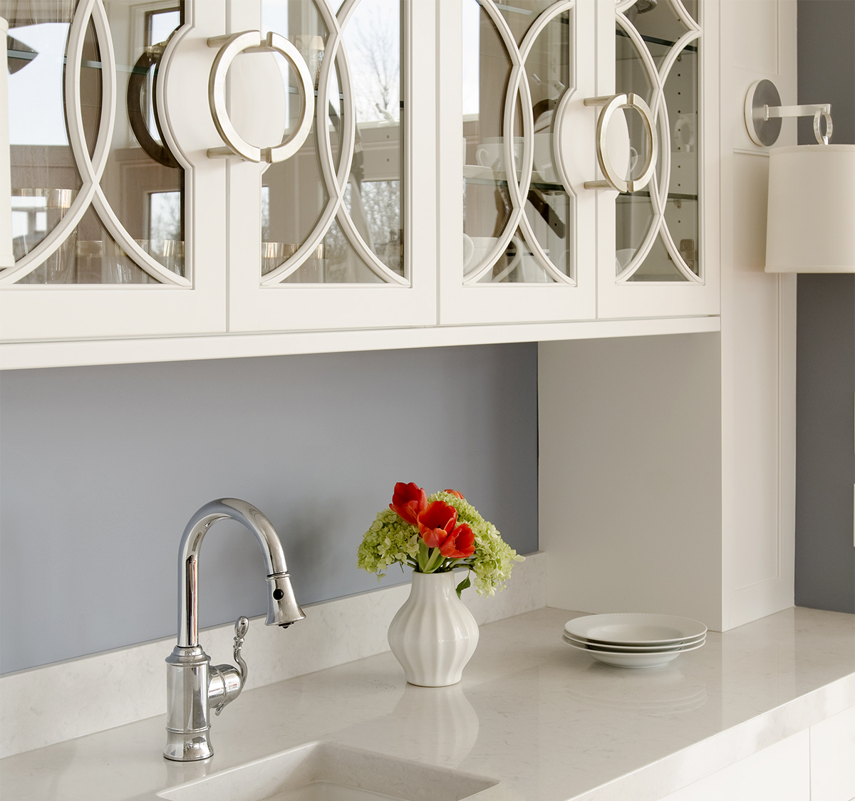 Completing the design of these beautiful custom glass cabinets is our Cirque Cabinet Pull shown in white bronze brushed patina.
#cabinethardware #cabinetpulls #bronzehardware #luxuryhardware #architecturalhardware #interiordesign 
bit.ly/2PT8nhQ